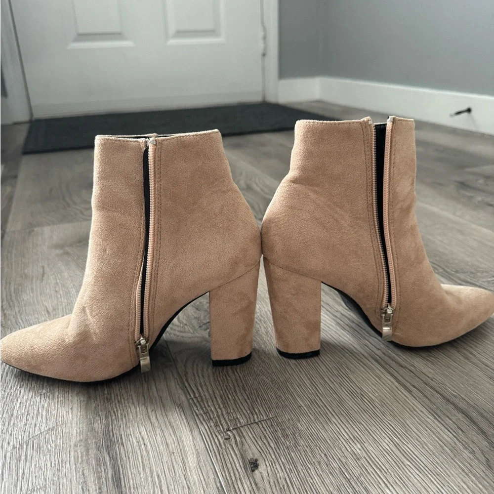 Heels - Picture 5 of 7